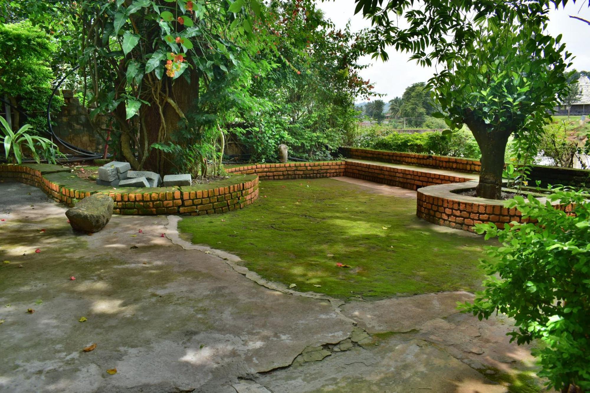 Silent Waters Resorts Yelagiri Buitenkant foto